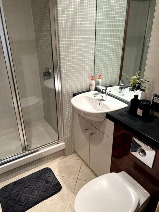 Entire Flat, 2 Bedroom & 2 Bathrooms In Бирмингем Экстерьер фото